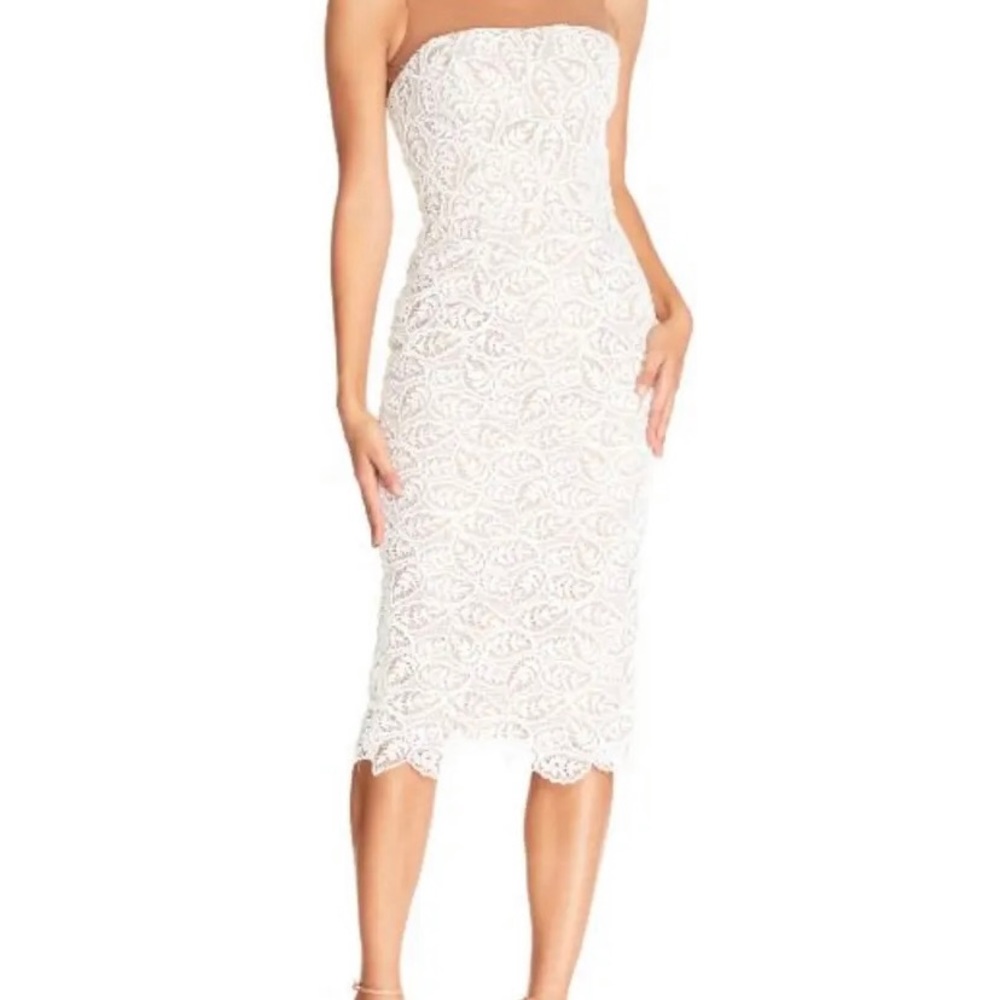 Tegan Lace Strapless Bodycon Cocktail Dress
DRESS THE POPULATION size 6